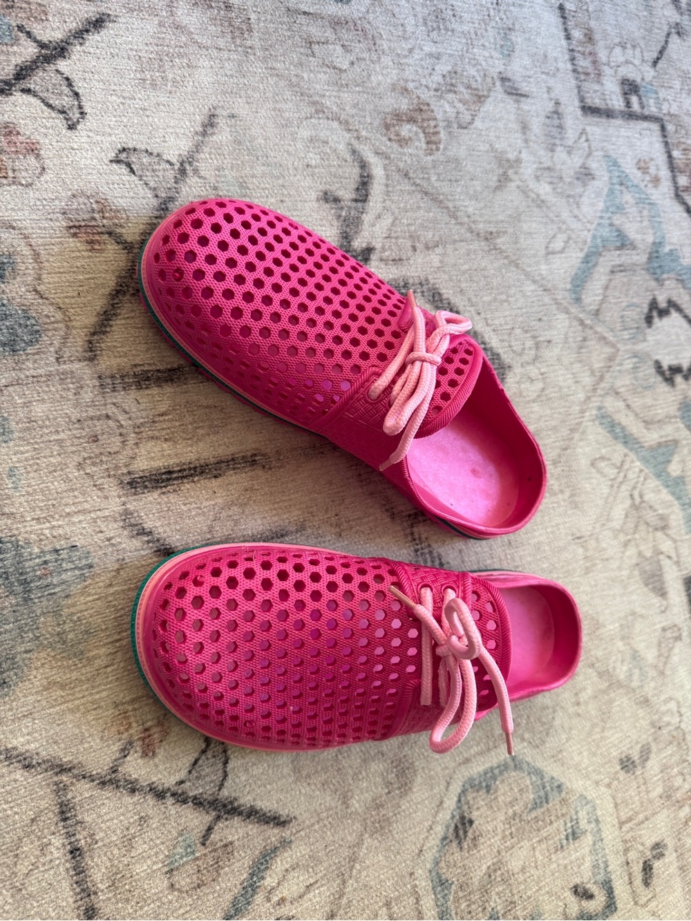 Uanmi Clogs Size 7.5US